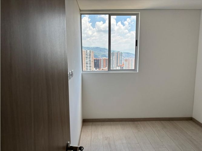 Apartamento de 3 alcobas en venta en Loma De San Jose, Sabaneta, 66 m² · foto 10 de 19
