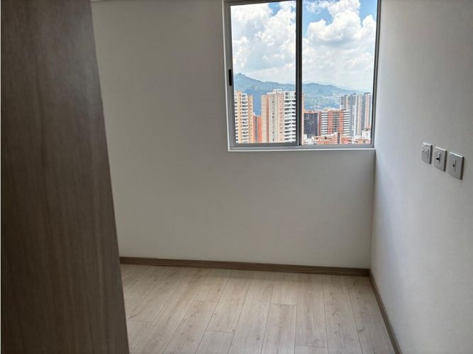 Apartamento de 3 alcobas en venta en Loma De San Jose, Sabaneta, 66 m² · foto 11 de 19
