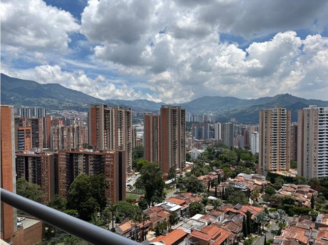 Apartamento de 3 alcobas en venta en Loma De San Jose, Sabaneta, 66 m² · foto 12 de 19