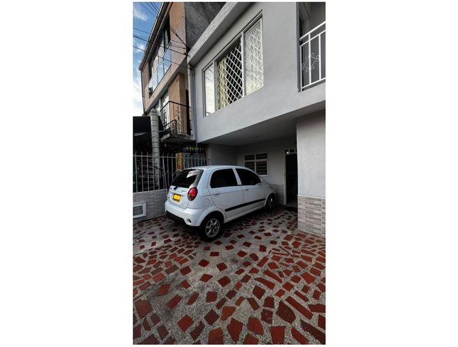 Casa de 8 alcobas en venta en El Guabal, Cali, 405 m² · foto 2 de 24