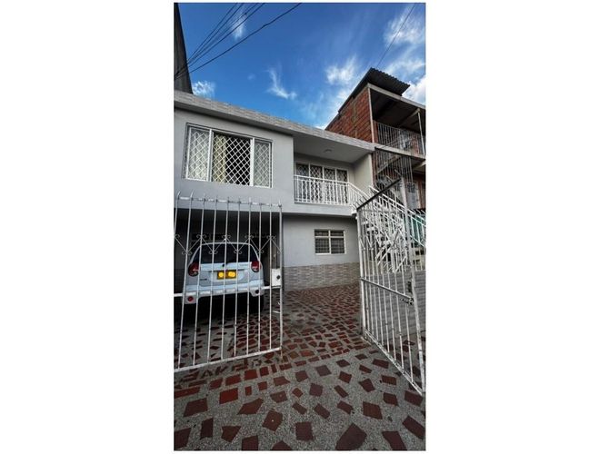 Casa de 8 alcobas en venta en El Guabal, Cali, 405 m² · foto 3 de 24