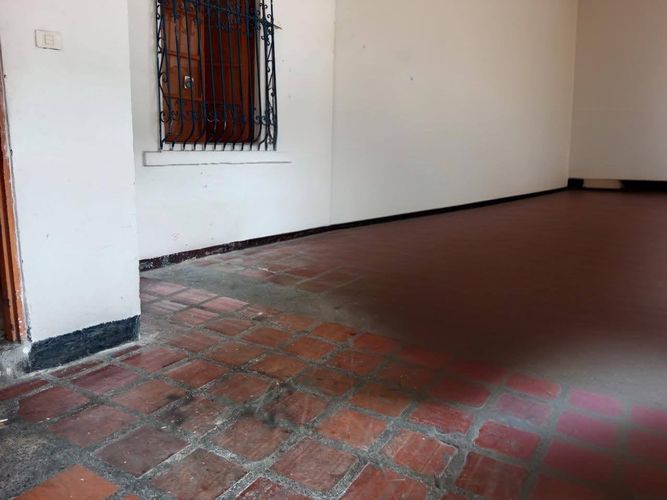 Casa de 8 alcobas en venta en Alameda, Cali, 210 m² · foto 5 de 8
