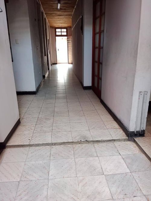 Casa de 8 alcobas en venta en Alameda, Cali, 210 m² · foto 4 de 8