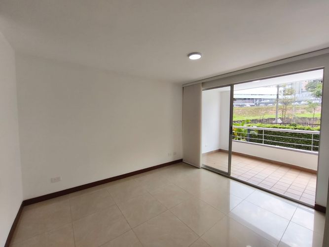 Apartamento de 3 alcobas en venta en Cristales, Cali, 112 m² · foto 2 de 18