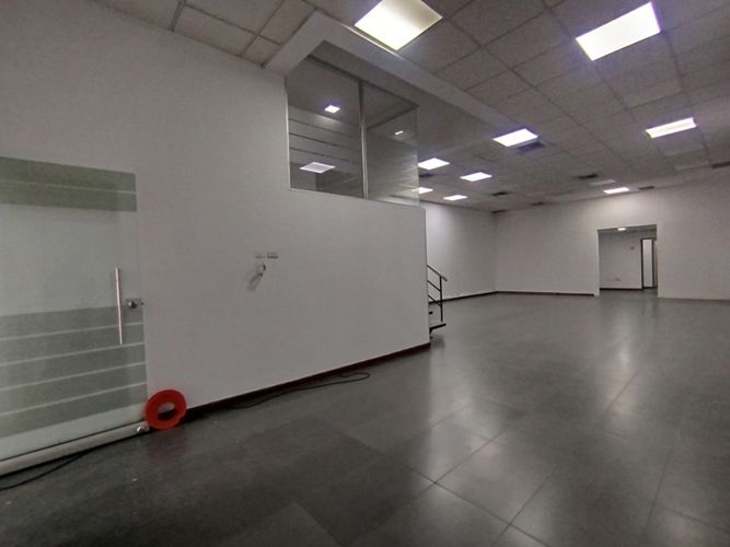 Local en arriendo en Santa Monica, Cali, 200 m² · foto 6 de 24