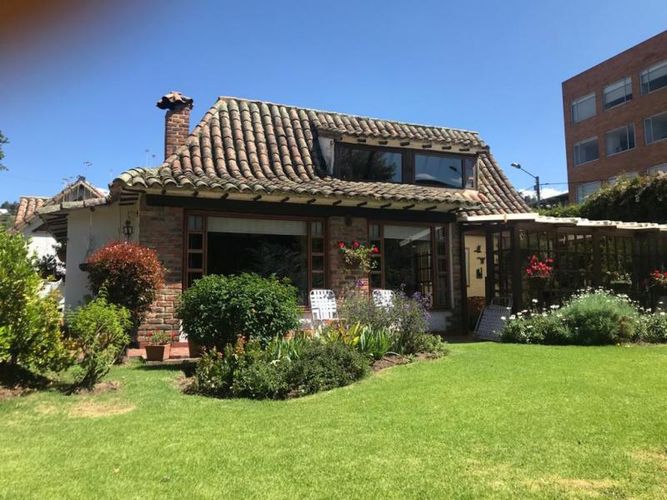 Casa de 3 alcobas en venta en El Salitre, Bogotá, 212 m² · foto 2 de 24