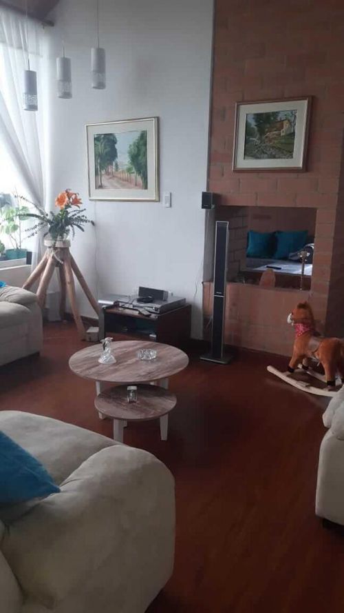 Casa de 4 alcobas en venta en Bella Vista, Sopó, 240 m² · foto 2 de 24