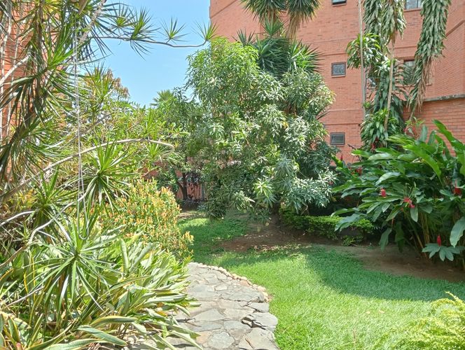 Casa de 6 alcobas en venta en Santa Teresita, Cali, 590 m² · foto 10 de 24