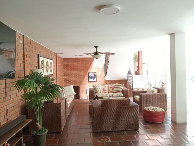 Casa de 6 alcobas en venta en Santa Teresita, Cali, 590 m² · foto 6 de 24