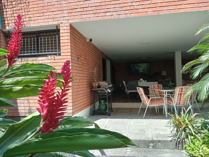 Casa de 6 alcobas en venta en Santa Teresita, Cali, 590 m² · foto 7 de 24
