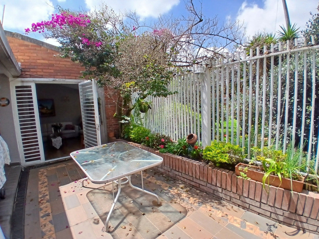 Casa en venta en Lagos De Cordoba, Bogotá · foto 2 de 19