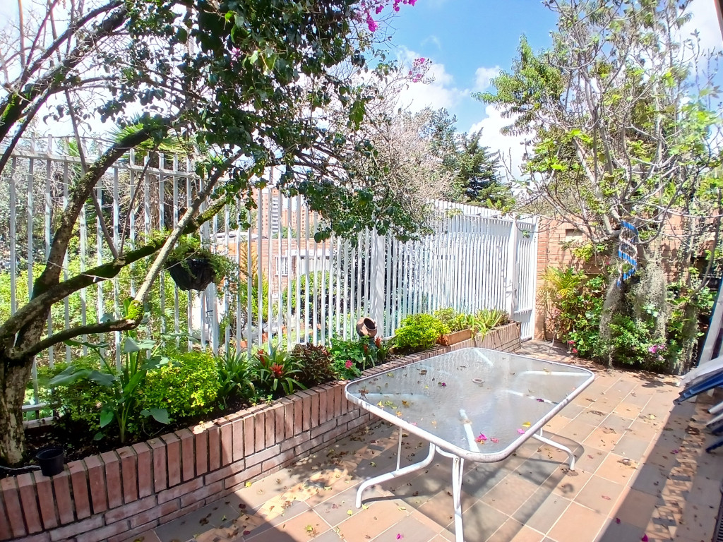 Casa en venta en Lagos De Cordoba, Bogotá · foto 3 de 19