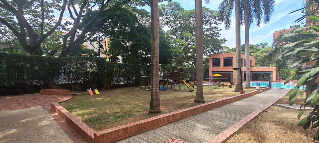 Apartamento de 2 alcobas en venta en El Ingenio, Cali, 107 m² · foto 2 de 24