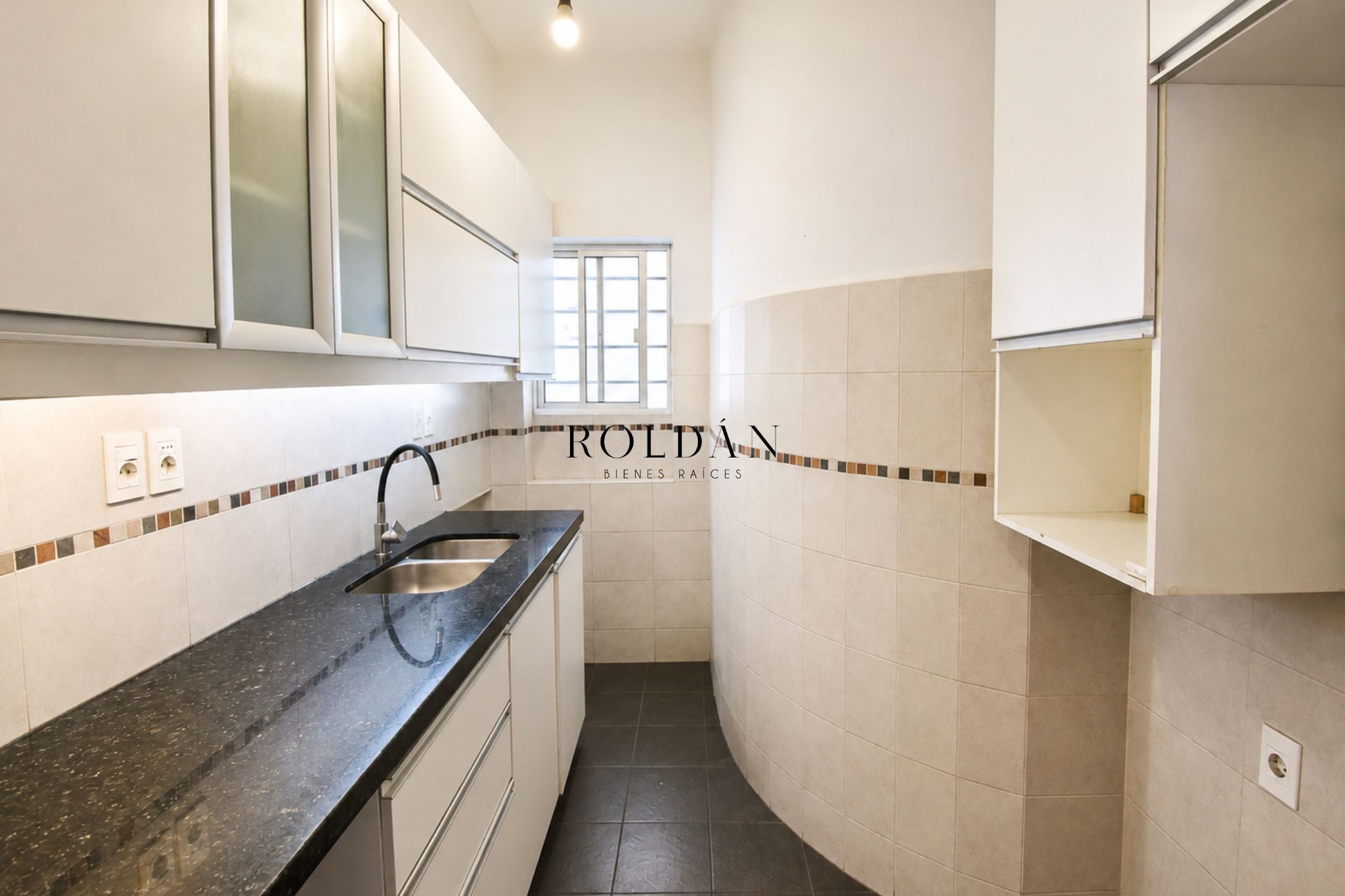 Apartamento Alquiler Pocitos 2 Dormitorios Reciclado Gastos Comunes Bajos A Metros De Avenida Rivera · Foto 3
