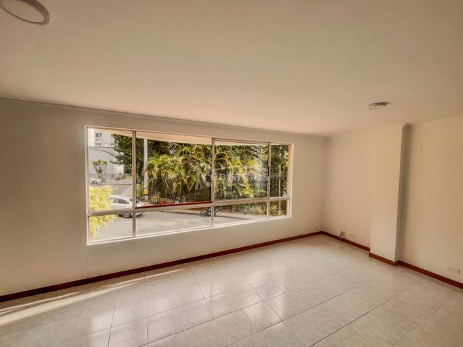 Apartamento de 2 alcobas en arriendo en Los Naranjos, Medellín, 82 m² · foto 2 de 20