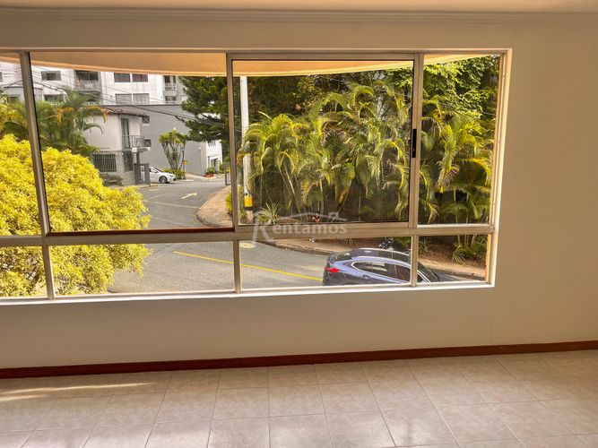 Apartamento de 2 alcobas en arriendo en Los Naranjos, Medellín, 82 m² · foto 3 de 20