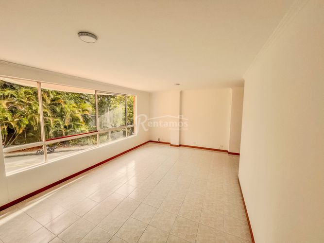 Apartamento de 2 alcobas en arriendo en Los Naranjos, Medellín, 82 m² · foto 4 de 20