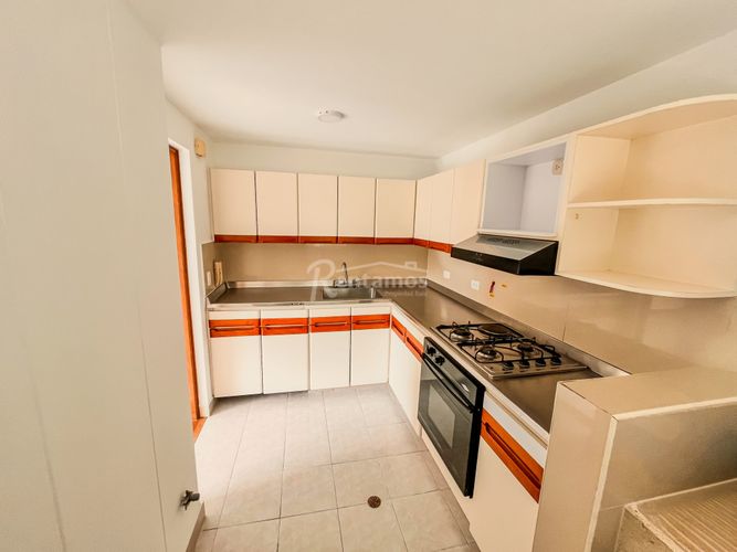 Apartamento de 2 alcobas en arriendo en Los Naranjos, Medellín, 82 m² · foto 8 de 20