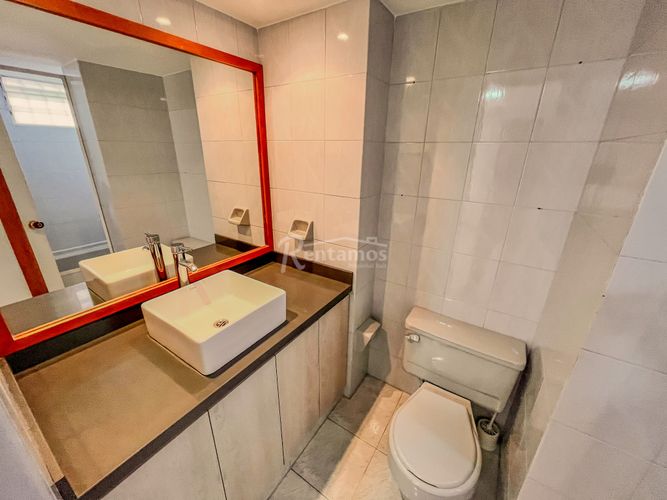 Apartamento de 2 alcobas en arriendo en Los Naranjos, Medellín, 82 m² · foto 13 de 20
