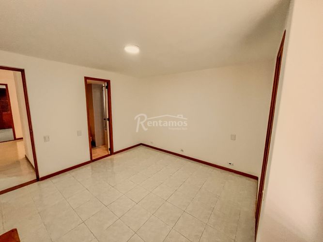 Apartamento de 2 alcobas en arriendo en Los Naranjos, Medellín, 82 m² · foto 19 de 20
