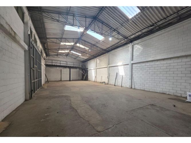 Bodega en venta en Jardines Montesacro, Itagüí, 330 m² · foto 7 de 12
