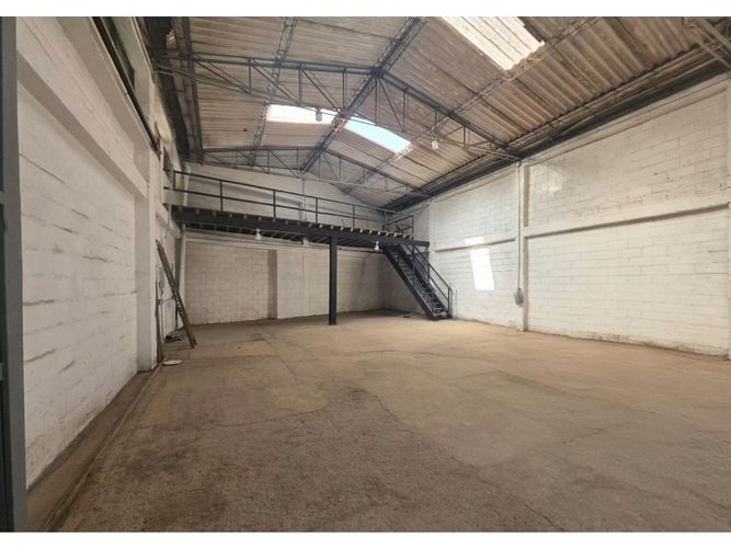 Bodega en venta en Jardines Montesacro, Itagüí, 330 m² · foto 8 de 12
