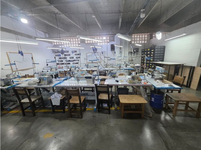 Bodega en arriendo en Villa Del Parque, Itagüí, 556 m² · foto 3 de 14