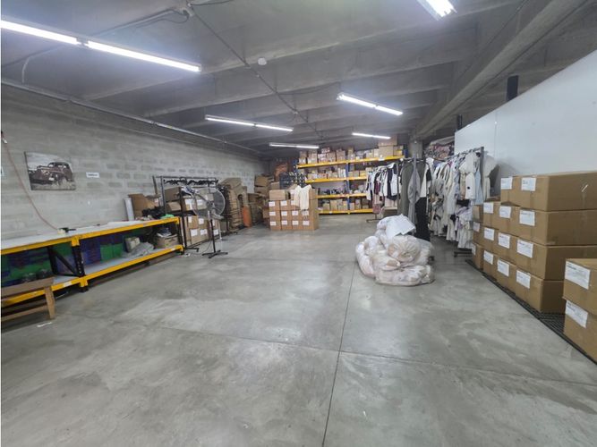Bodega en arriendo en Villa Del Parque, Itagüí, 556 m² · foto 4 de 14