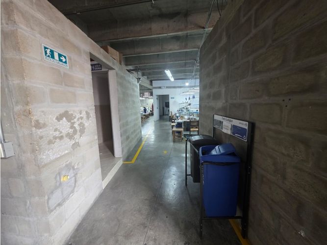 Bodega en arriendo en Villa Del Parque, Itagüí, 556 m² · foto 14 de 14