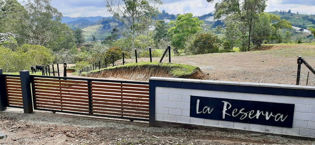 Lote en venta en La Pe�A, Marinilla, 6400 m² · foto 2 de 12