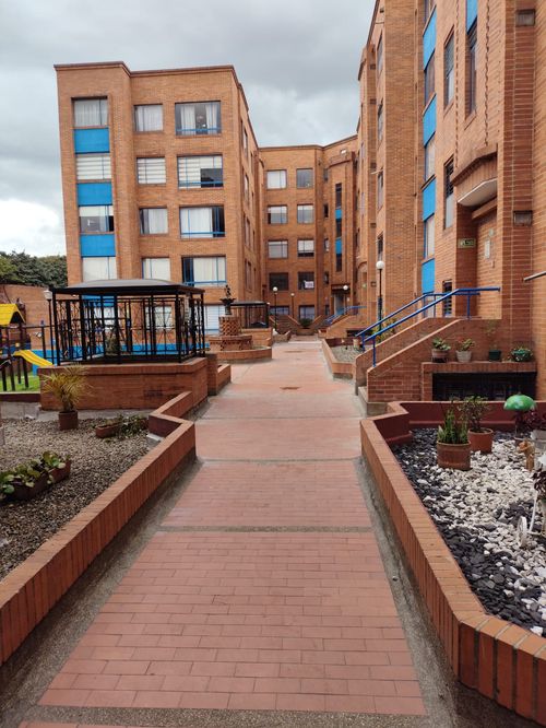 Apartamento de 4 alcobas en venta en Fontibon, Bogotá, 98 m² · foto 3 de 20
