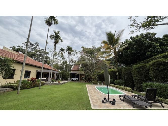 Casa de 4 alcobas en venta en Las Mercedes, Cali, 406 m² · foto 3 de 24
