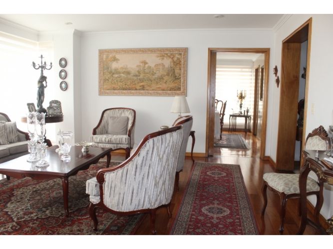 Apartamento de 3 alcobas en venta en Chicó Navarra, Bogotá, 180 m² · foto 2 de 23