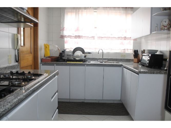 Apartamento de 3 alcobas en venta en Chicó Navarra, Bogotá, 180 m² · foto 18 de 23