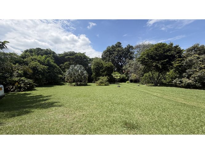 Lote en venta en Ciudad Jardin, Cali, 3500 m² · foto 2 de 16