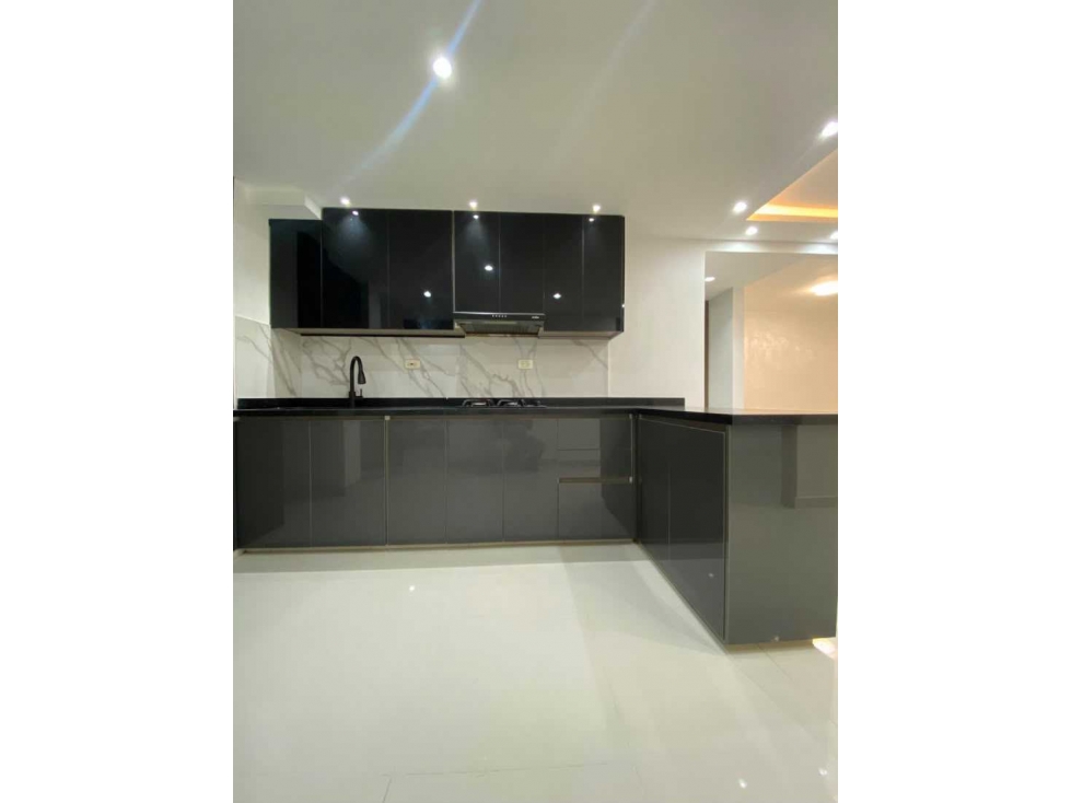 Apartamento en venta en Valle Del Lili, Cali · foto 7 de 13