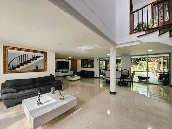 Casa de 6 alcobas en venta en Loma Del Chocho, Envigado, 350 m² · foto 5 de 24
