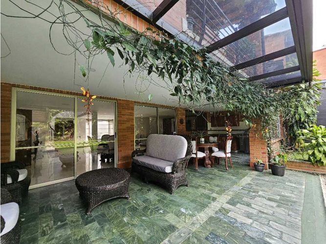 Casa de 6 alcobas en venta en Loma Del Chocho, Envigado, 350 m² · foto 7 de 24