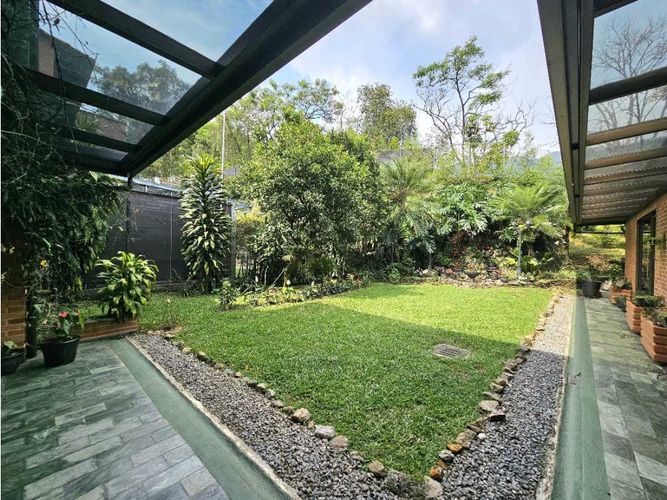 Casa de 6 alcobas en venta en Loma Del Chocho, Envigado, 350 m² · foto 8 de 24