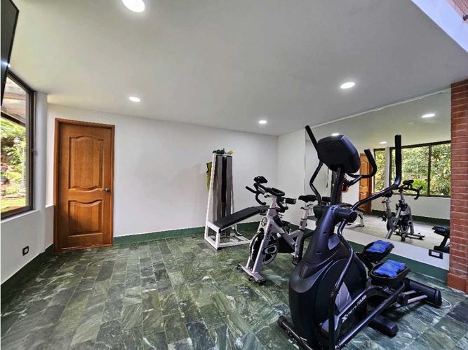 Casa de 6 alcobas en venta en Loma Del Chocho, Envigado, 350 m² · foto 18 de 24