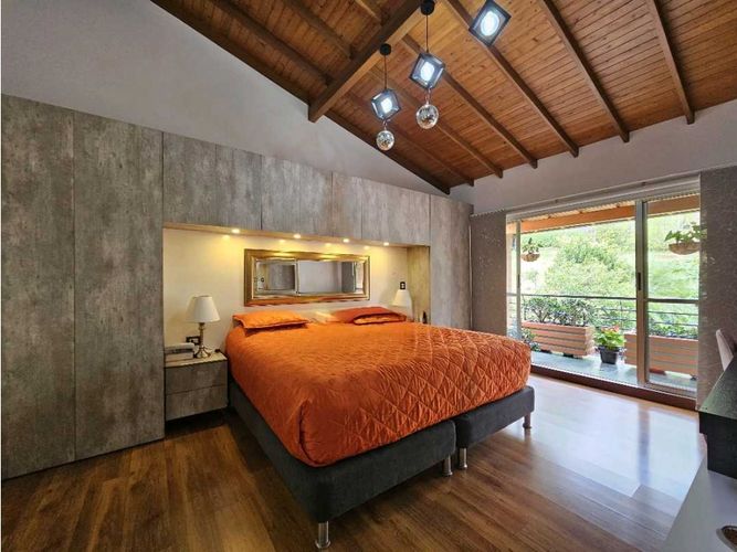 Casa de 6 alcobas en venta en Loma Del Chocho, Envigado, 350 m² · foto 23 de 24