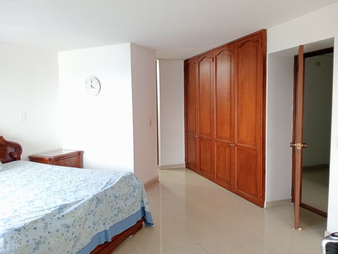 Apartamento en venta en Los Cambulos, Cali · foto 4 de 24