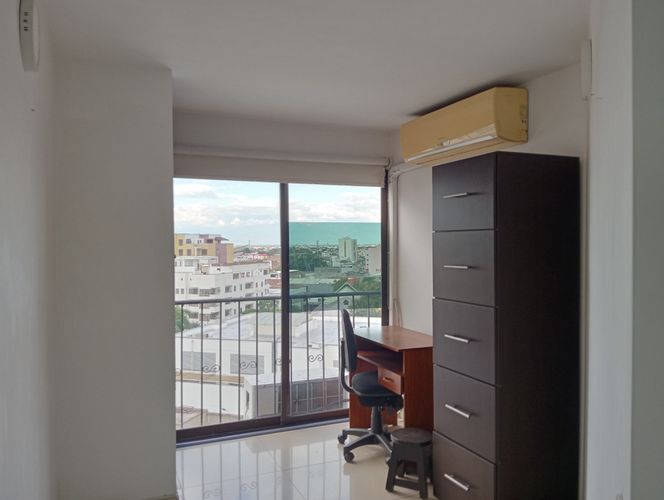 Apartamento en venta en Los Cambulos, Cali · foto 3 de 24