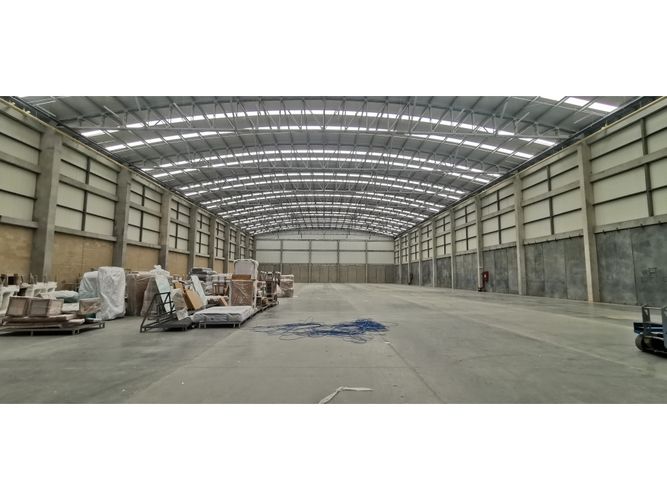 Bodega en arriendo en Siberia, Cota, 2100 m² · foto 2 de 12