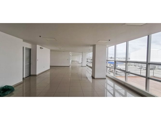 Bodega en arriendo en Boyaca, Barranquilla, 3446 m² · foto 9 de 13