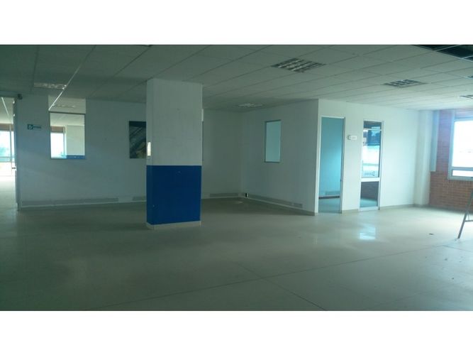 Oficina en arriendo en Siberia, Cota, 500 m² · foto 4 de 17