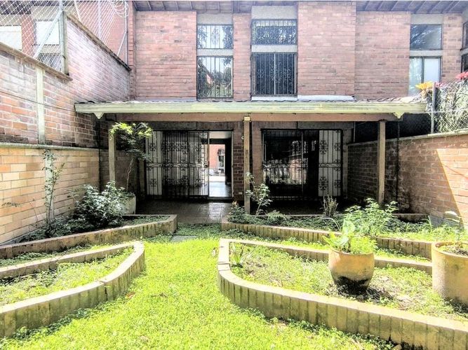 Casa de 3 alcobas en venta en Laureles, Envigado, 146 m² · foto 9 de 24