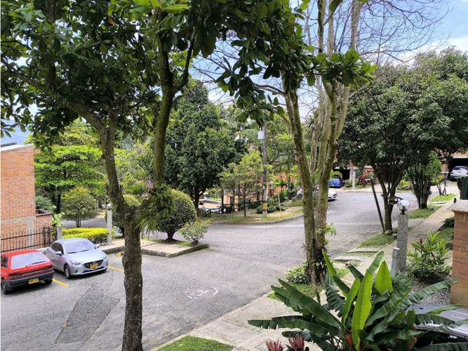 Casa de 3 alcobas en venta en Laureles, Envigado, 146 m² · foto 22 de 24