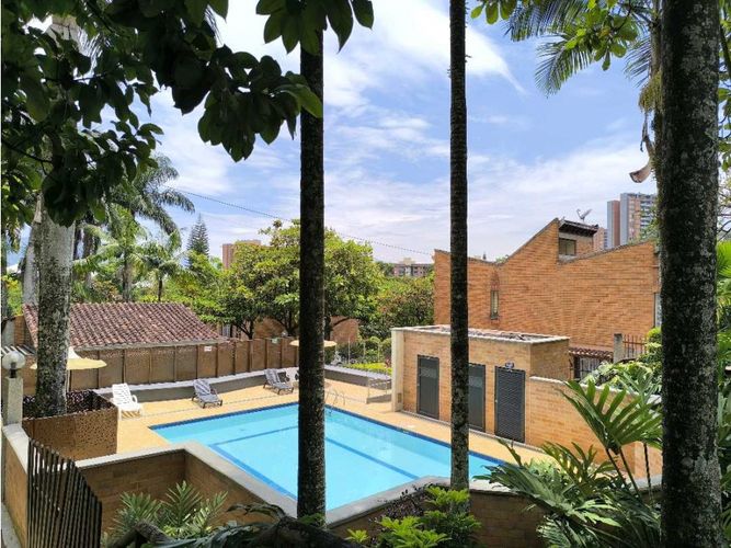 Casa de 3 alcobas en venta en Laureles, Envigado, 146 m² · foto 23 de 24