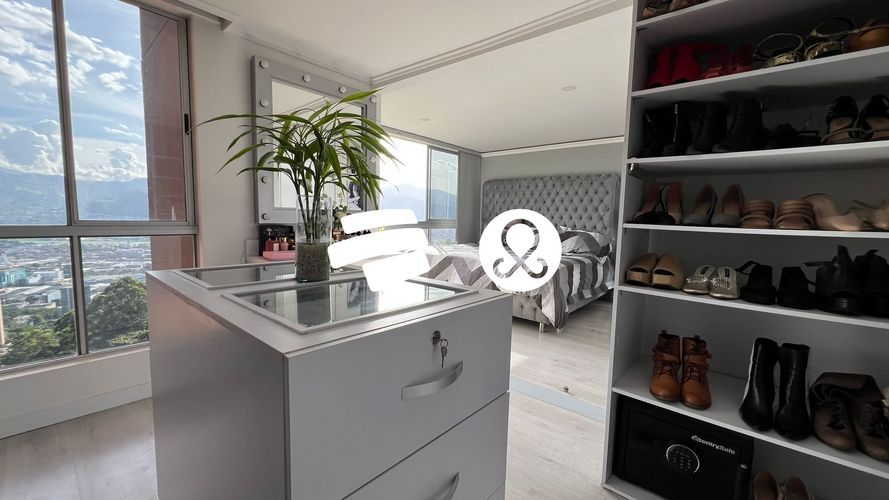 Apartamento de 2 alcobas en venta en El Poblado, Medellín, 130 m² · foto 12 de 24